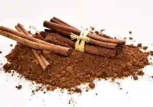 Abundancia y amor con la canela: Un viaje esotérico
