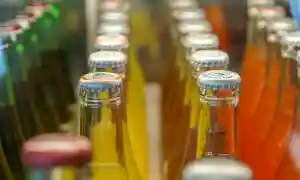 ¿Qué efectos pueden causar las bebidas artificiales en tu cuerpo?